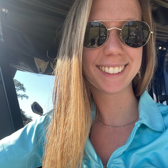 Meet your Posher, Mikayla - Picture 1 of 1